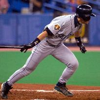 Mariners Ichiro extends his hitting-streak to 17 games